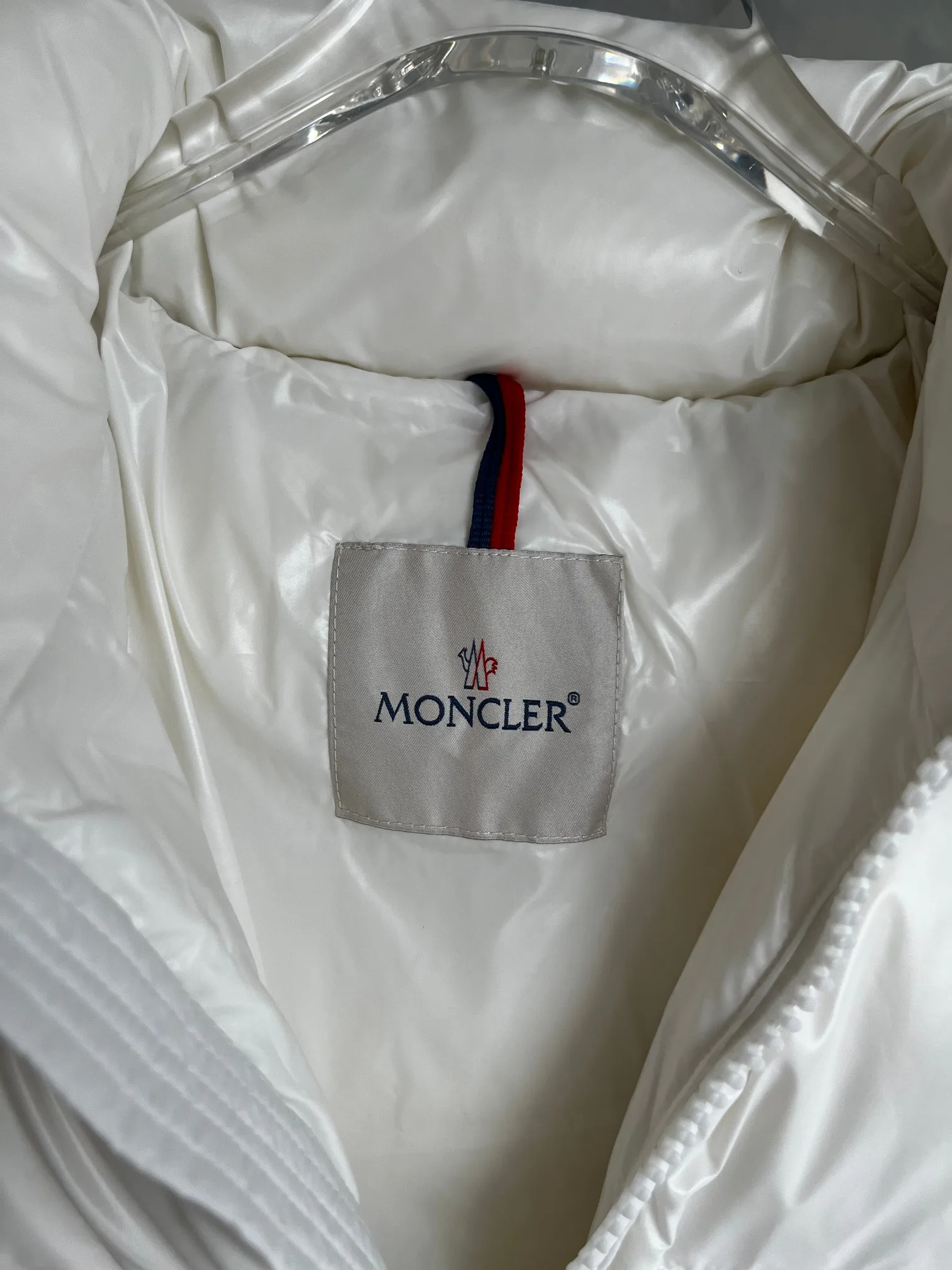 Куртки И Пуховики Женские Moncler 18415680