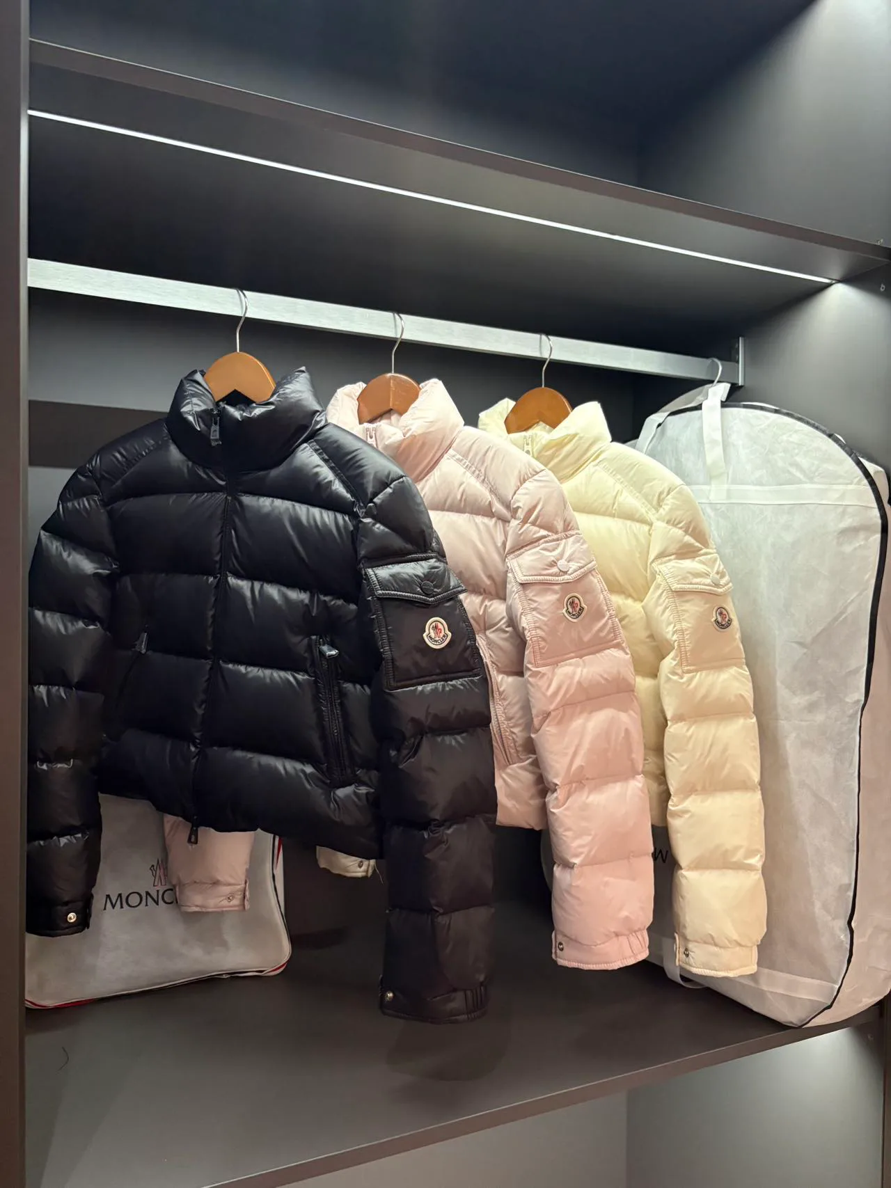 Куртки И Пуховики Женские Moncler 19185565