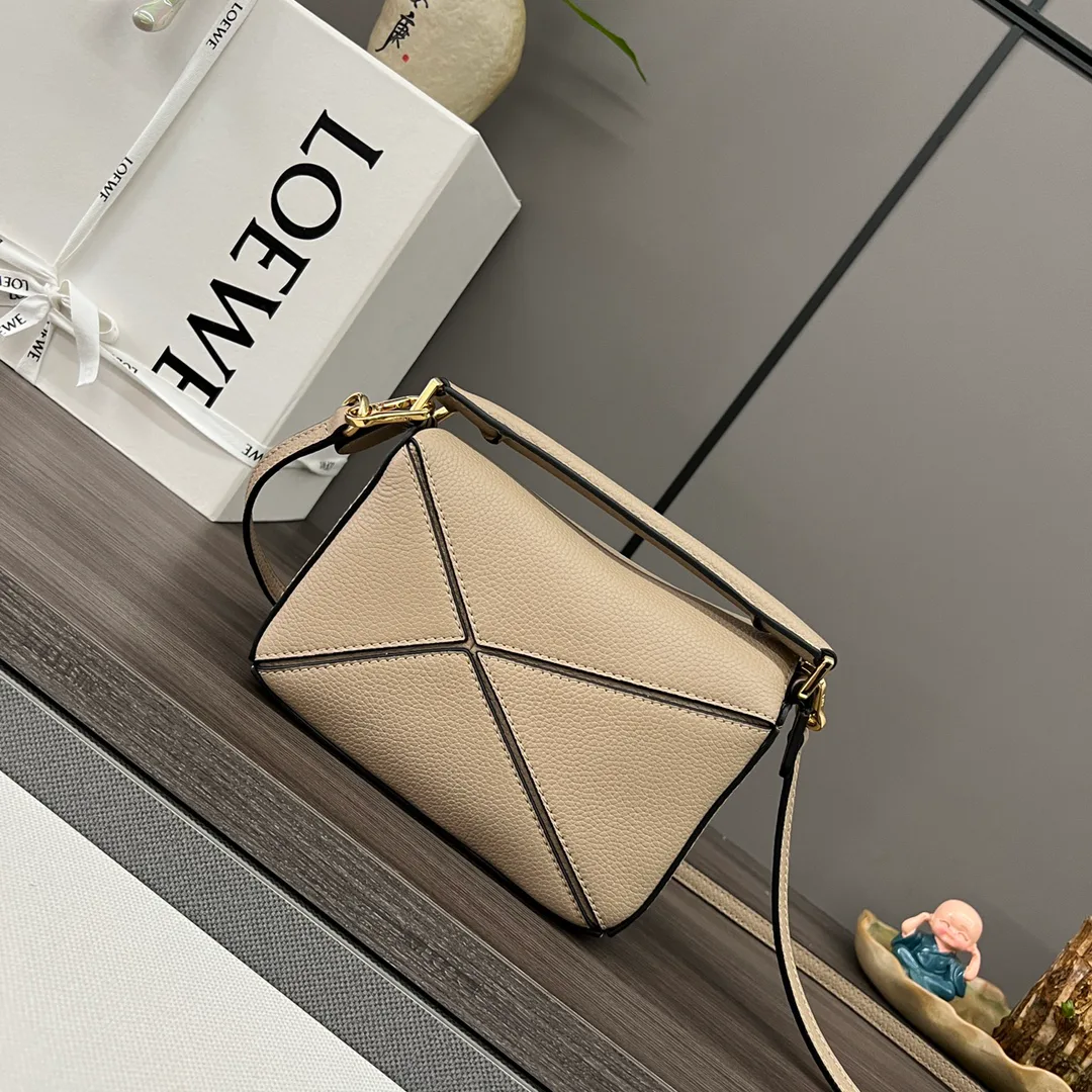 Клатчи Женские Loewe 13401816