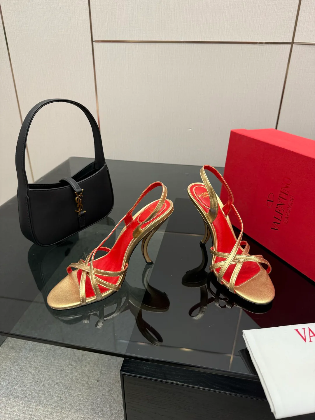 Босоножки Женские Valentino 5052060