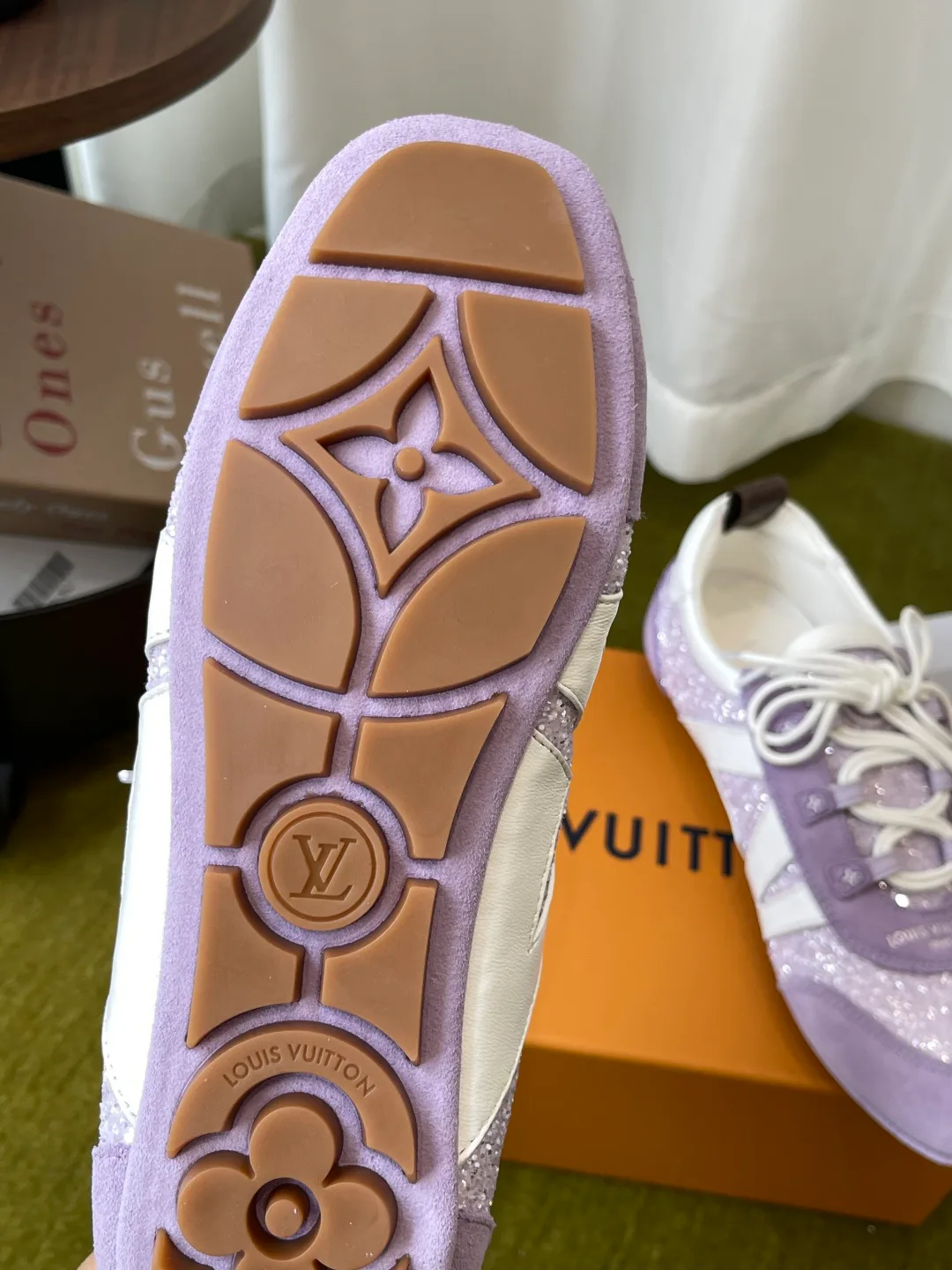Кроссовки Женские Louis Vuitton 18121032