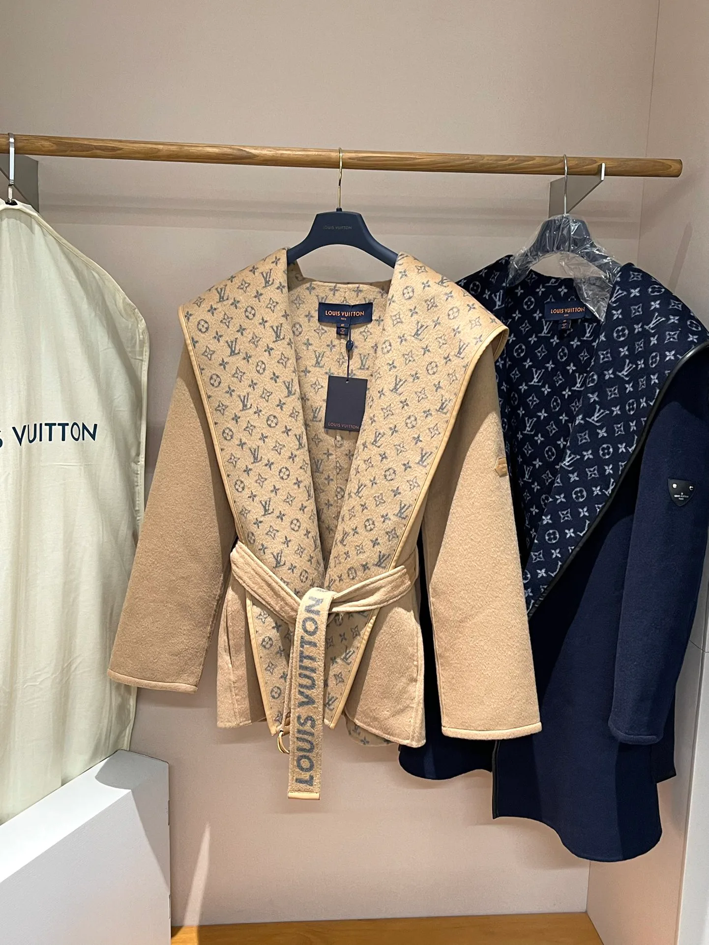 Пальто Женские Louis Vuitton 669872