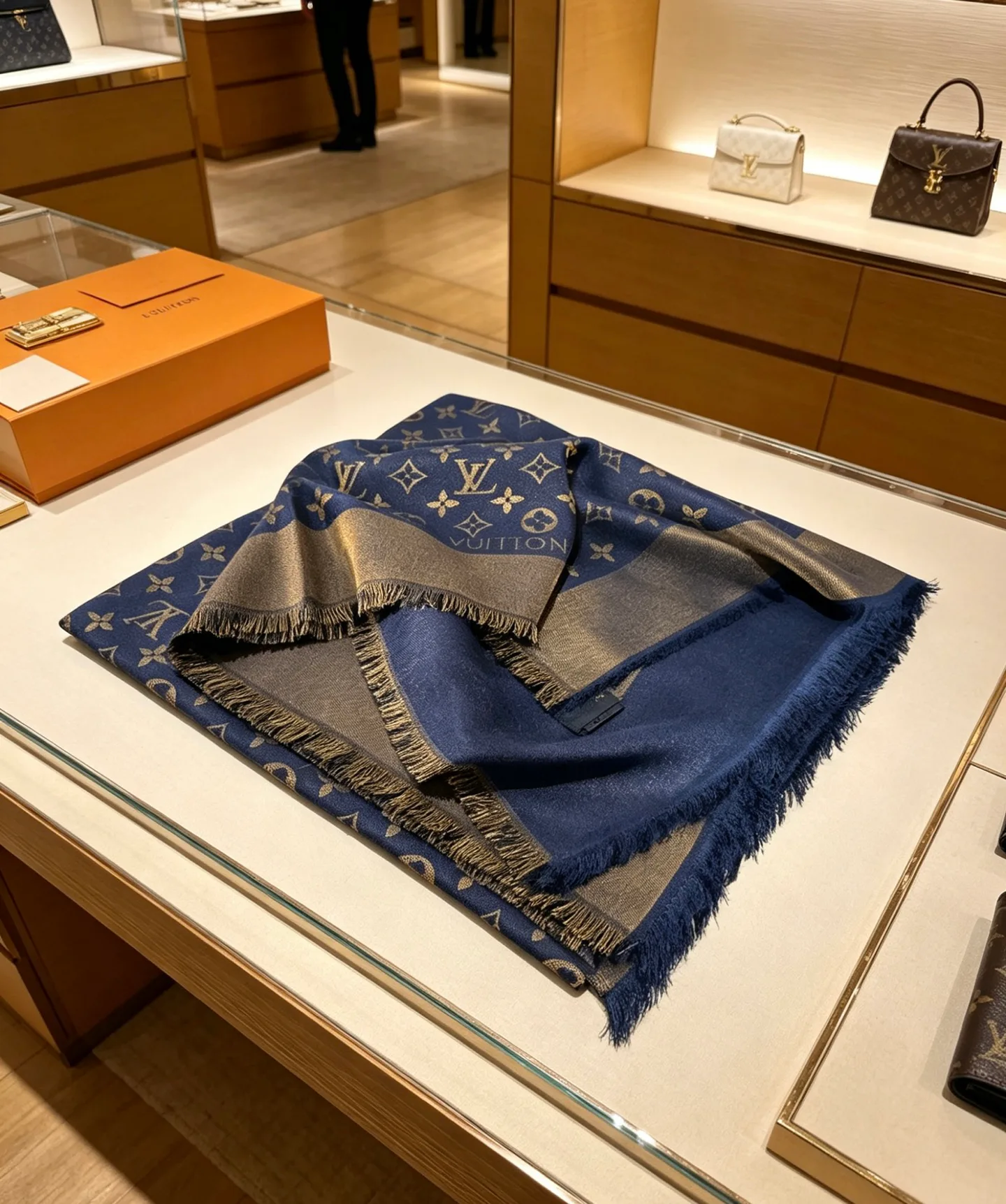 Шарфы Louis Vuitton 15150445