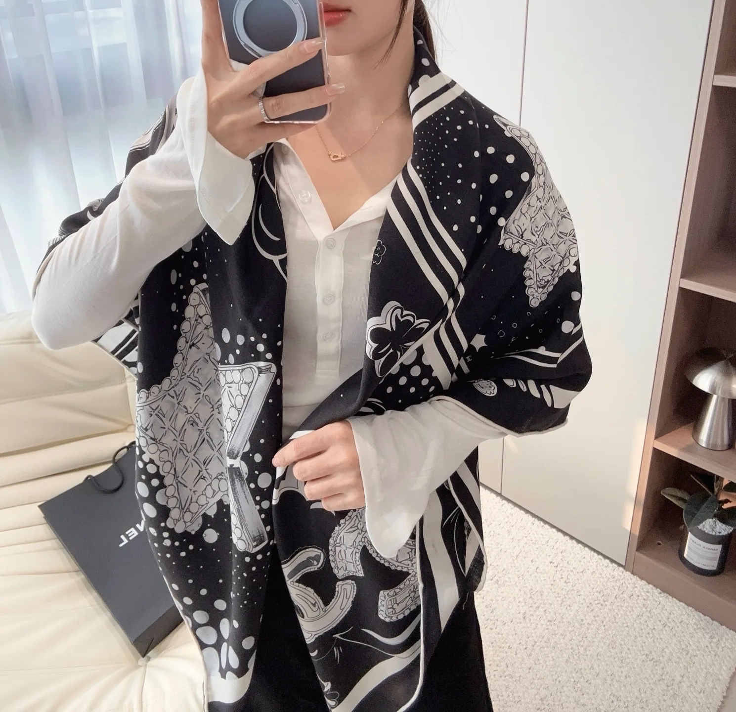 Платки Chanel 18675791