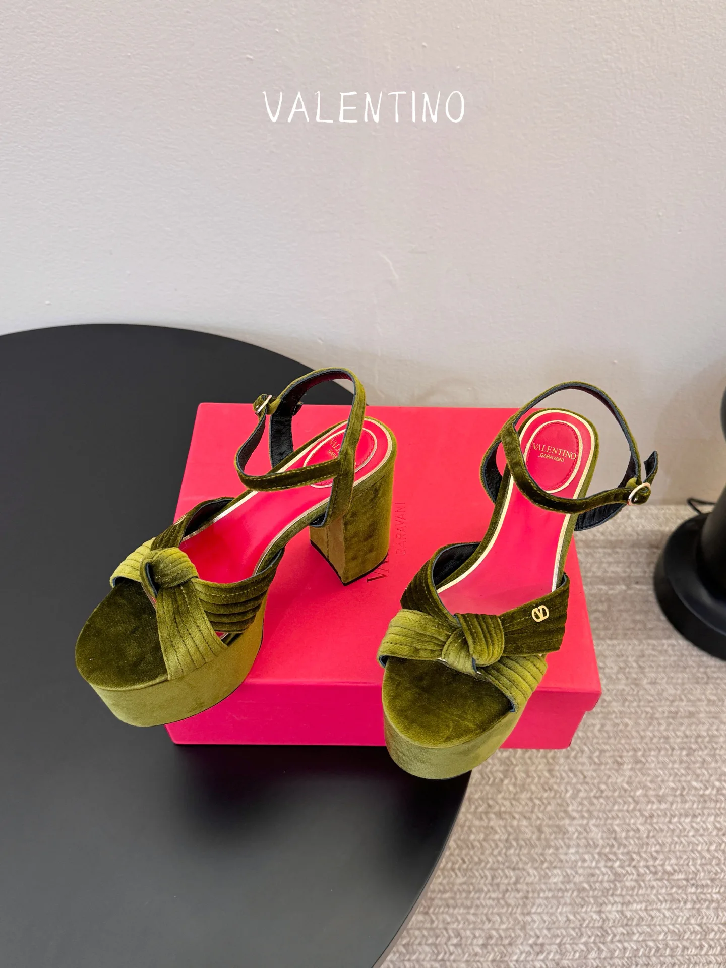 Босоножки Женские Valentino 14573335
