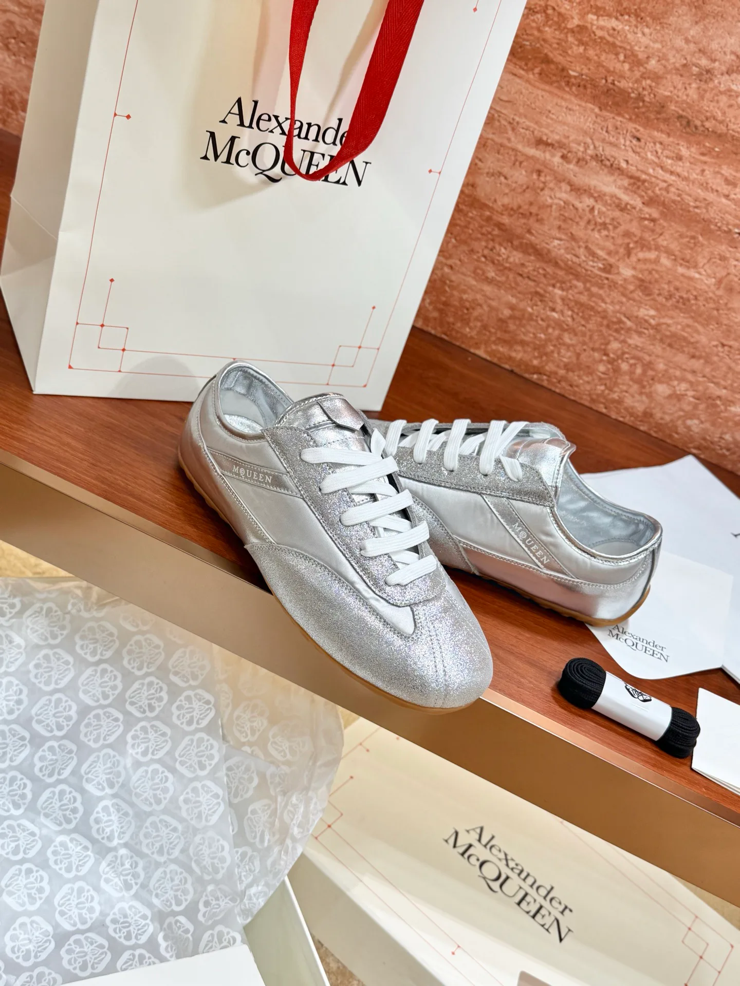 Кроссовки Женские Alexander Mcqueen 14182699