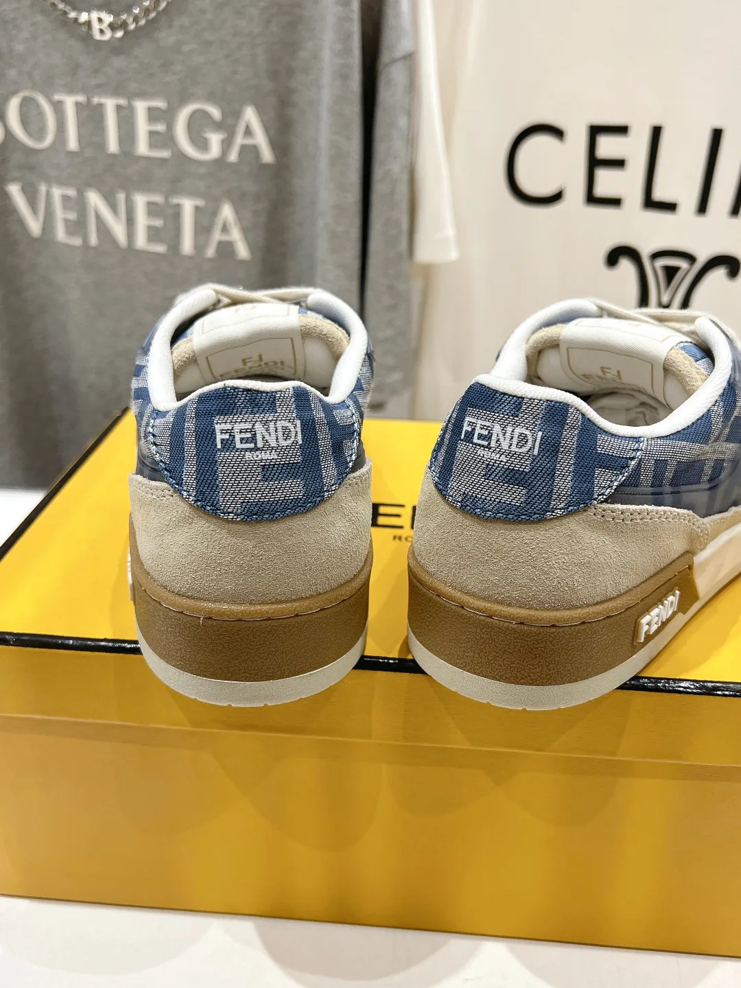 Кроссовки Женские Fendi 17908445