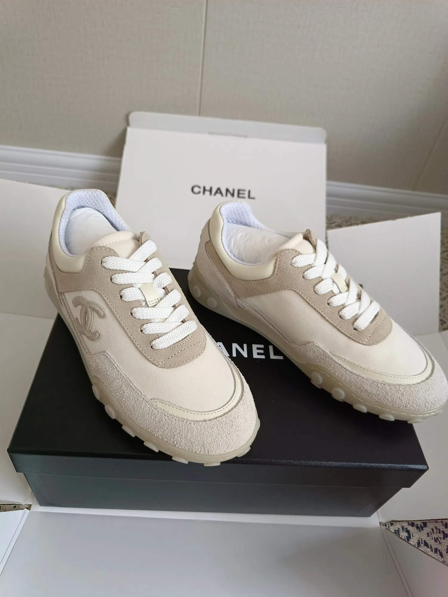 Кроссовки Женские Chanel 18475410
