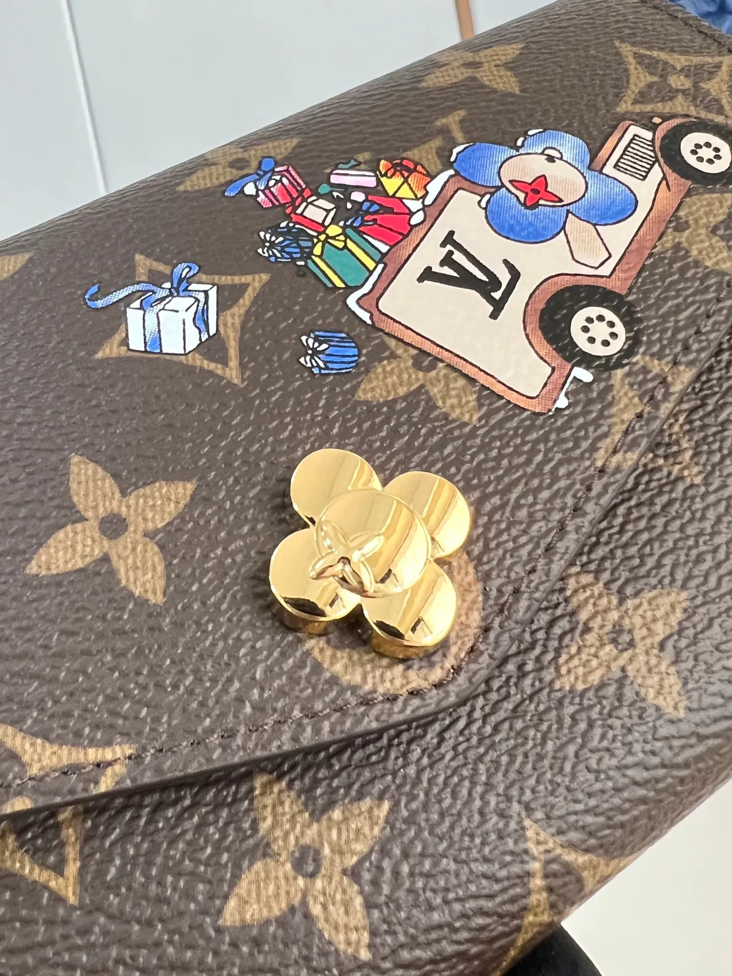 Кошельки Louis Vuitton 1327870