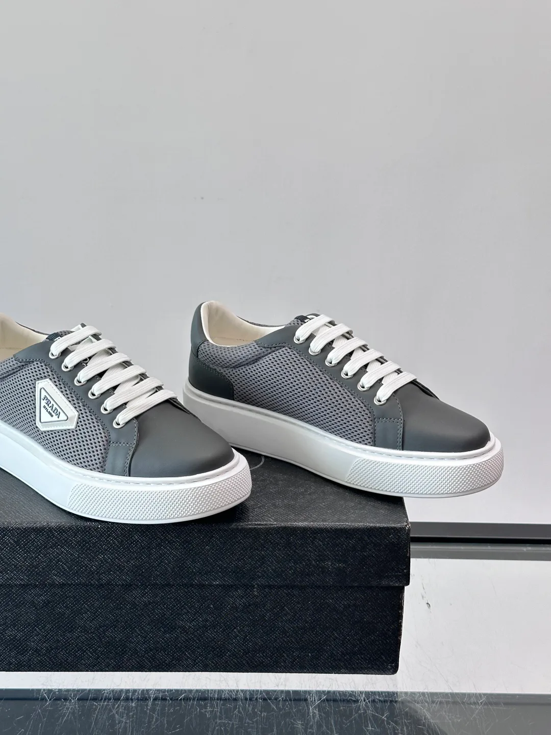 Кроссовки Женские Prada 17497963