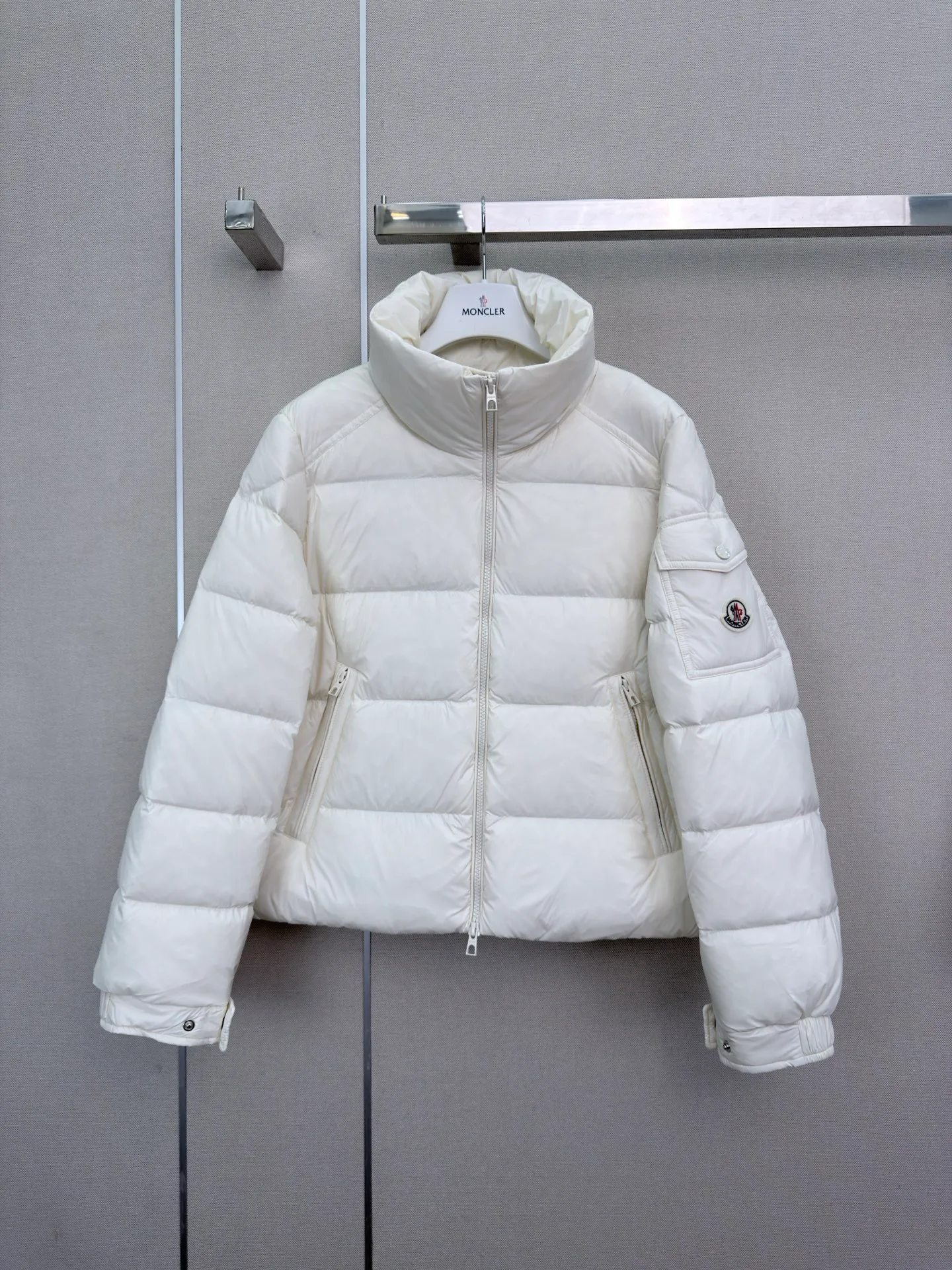 Куртки И Пуховики Женские Moncler 18439410
