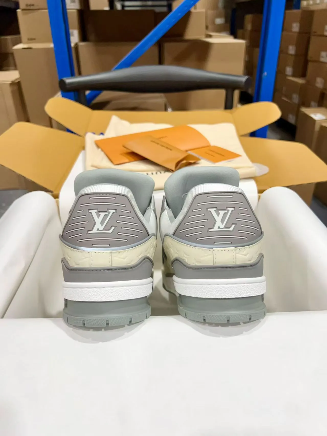 Кроссовки Мужские Louis Vuitton 18170754