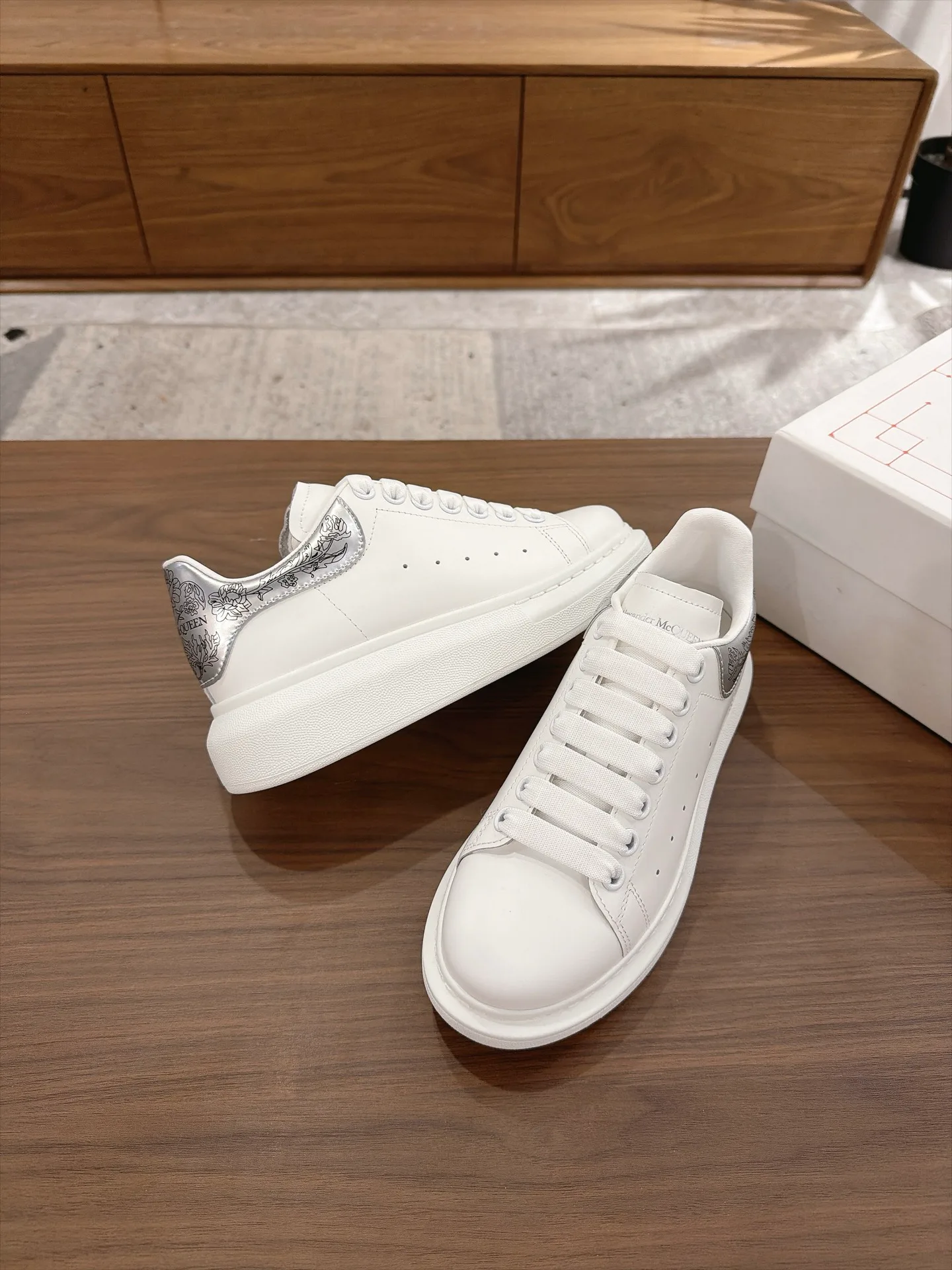 Кроссовки Женские Alexander Mcqueen 18219644