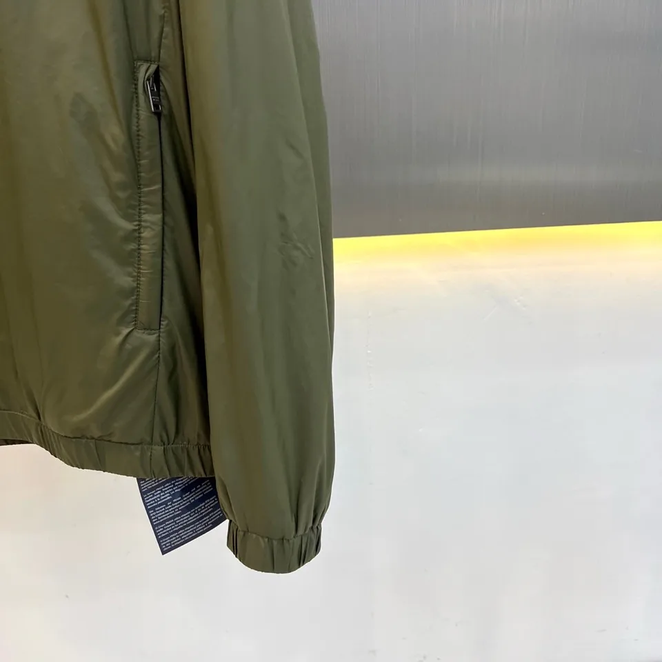 Куртки И Пуховики Женские Prada 18416757