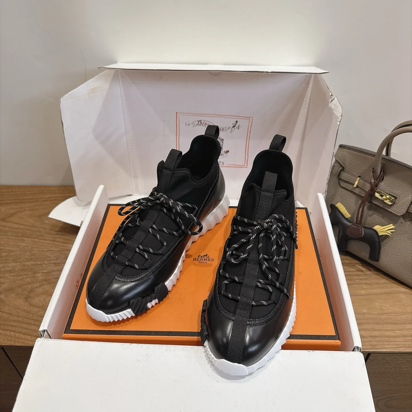 Кроссовки Женские Hermes 17946708