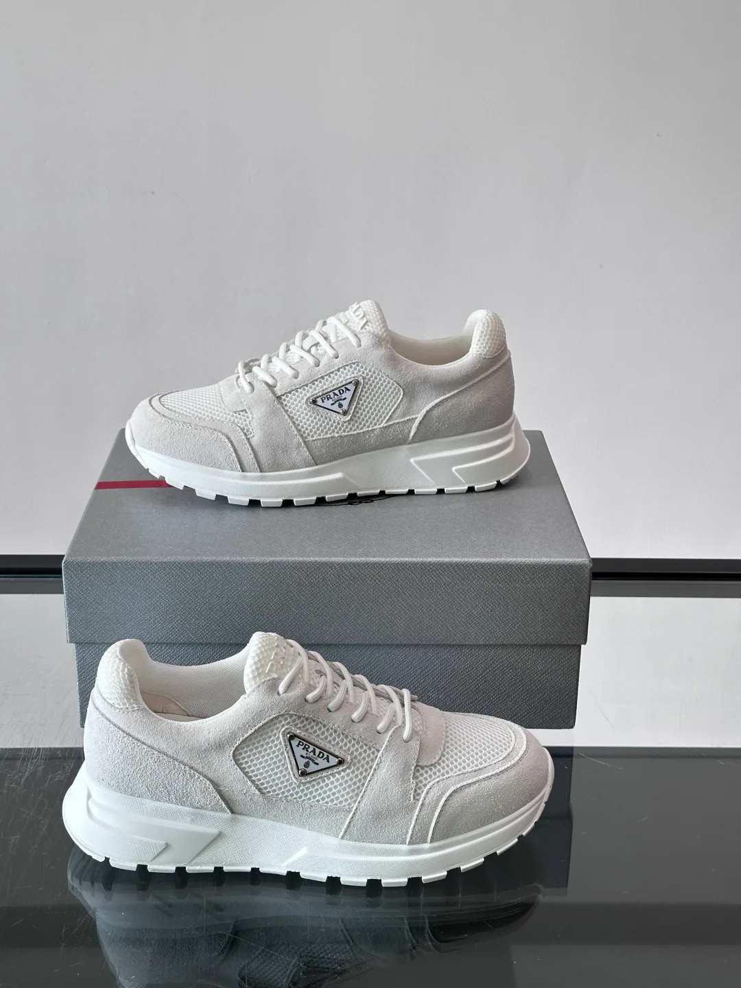 Кроссовки Женские Prada 18102649