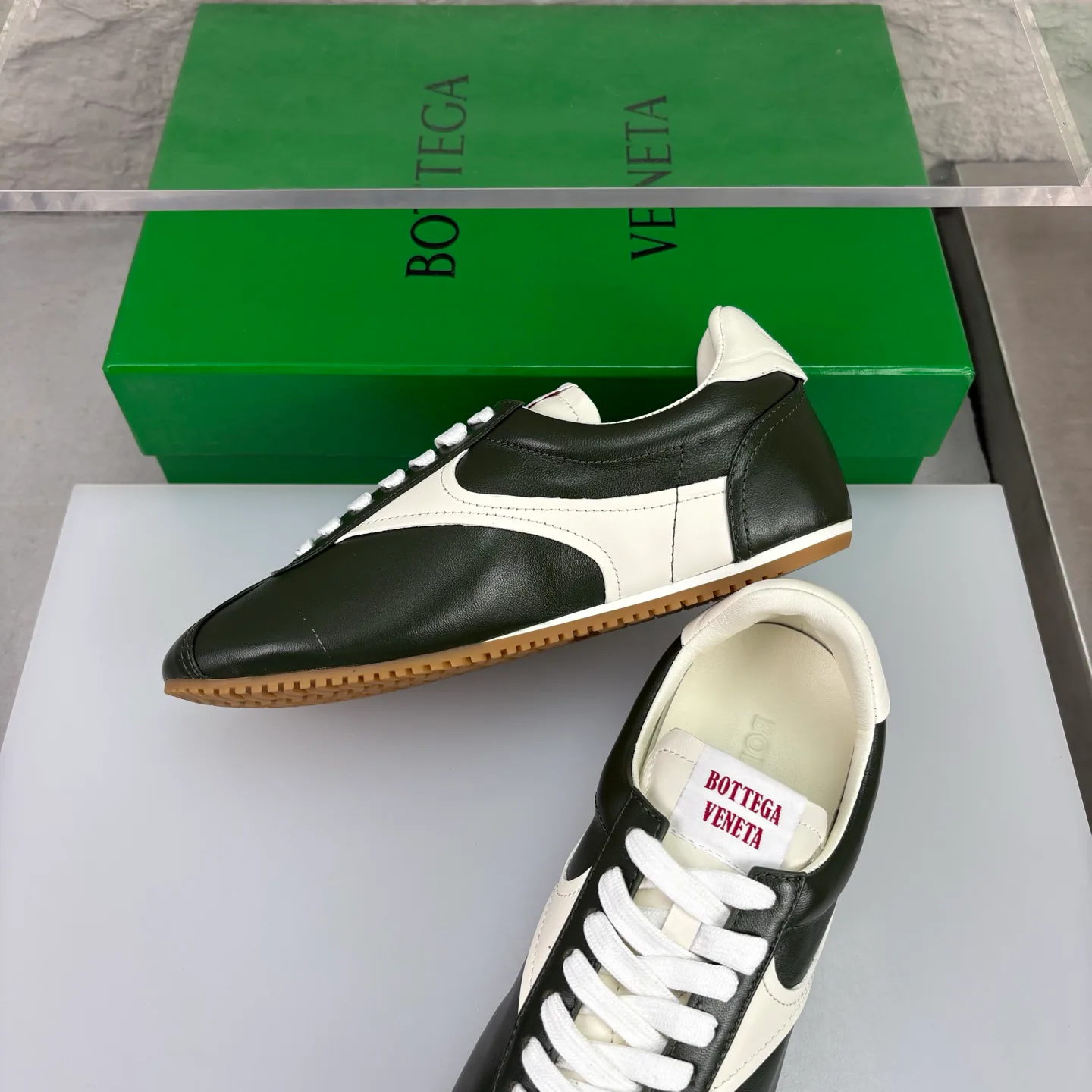 Кроссовки Женские Bottega Veneta 18351657