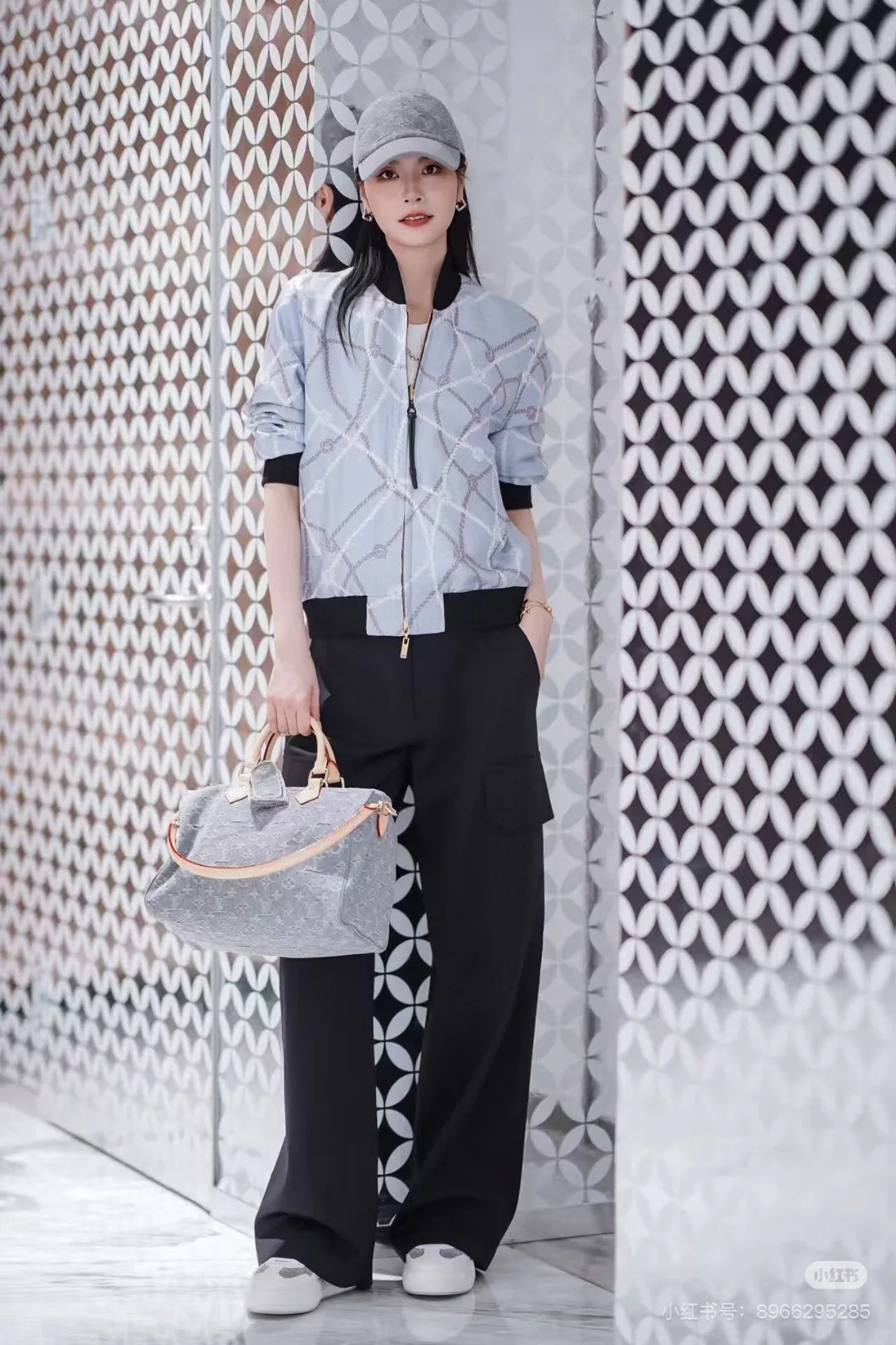 Куртки И Пуховики Женские Louis Vuitton 32775