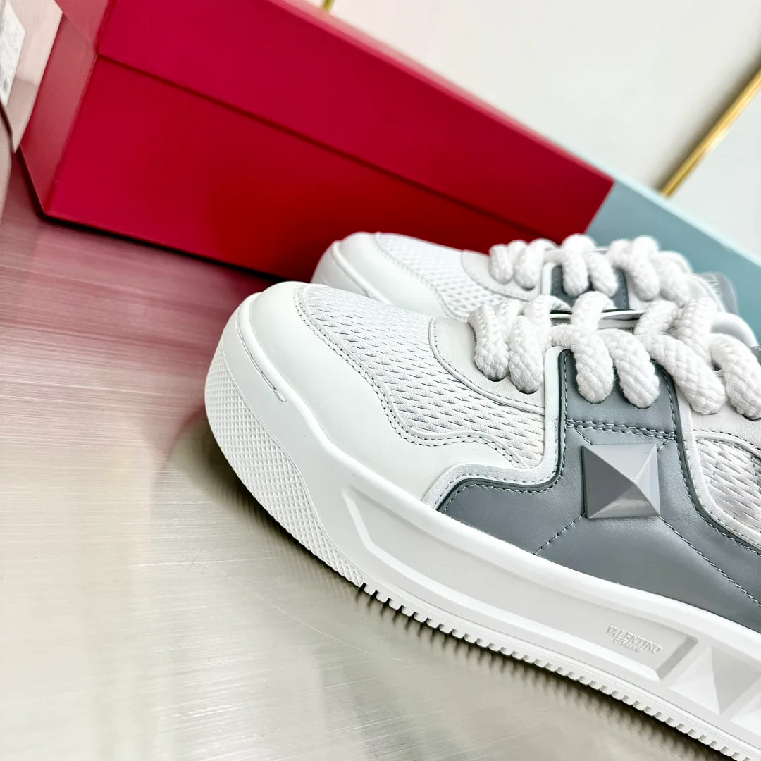 Кроссовки Женские Valentino 17904340