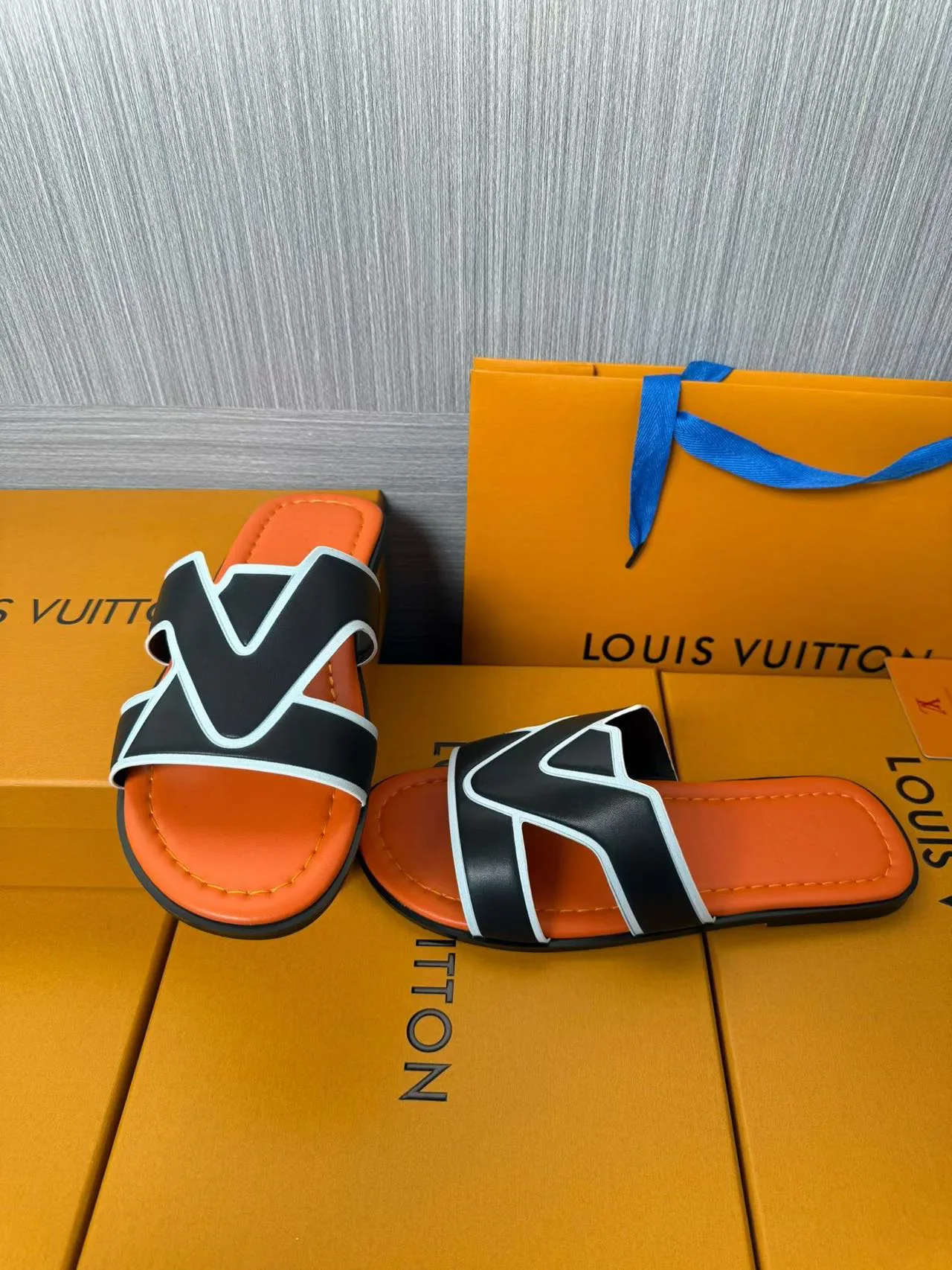 Шлепанцы Женские Louis Vuitton 1845034