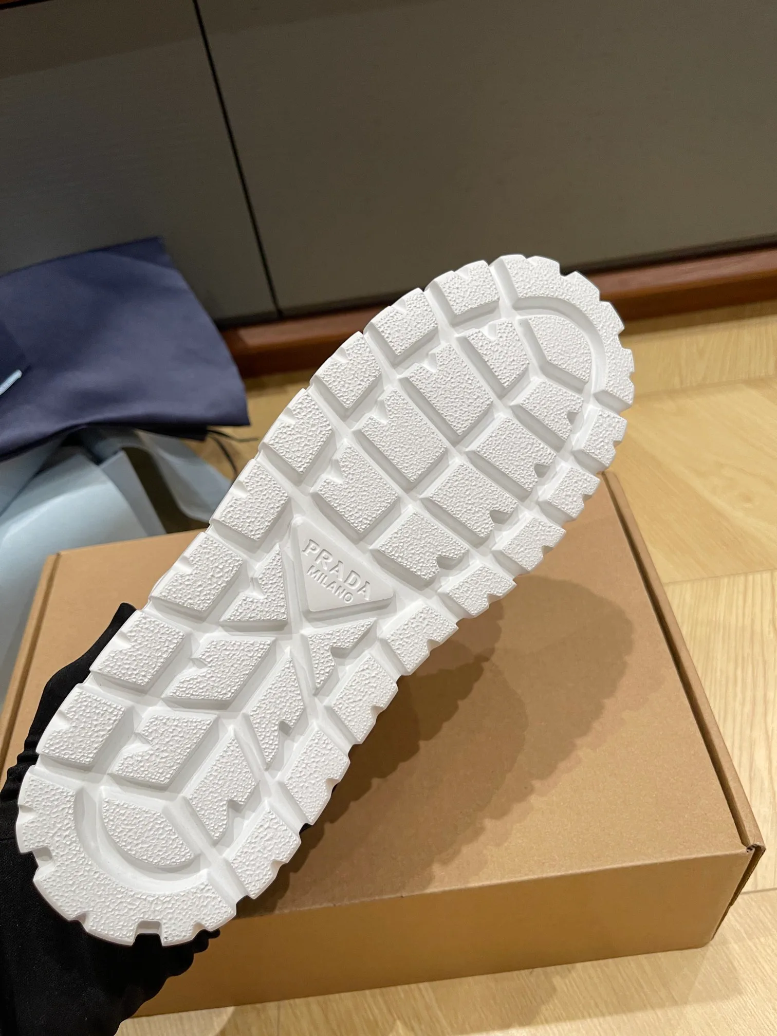 Кроссовки Женские Prada 1138305