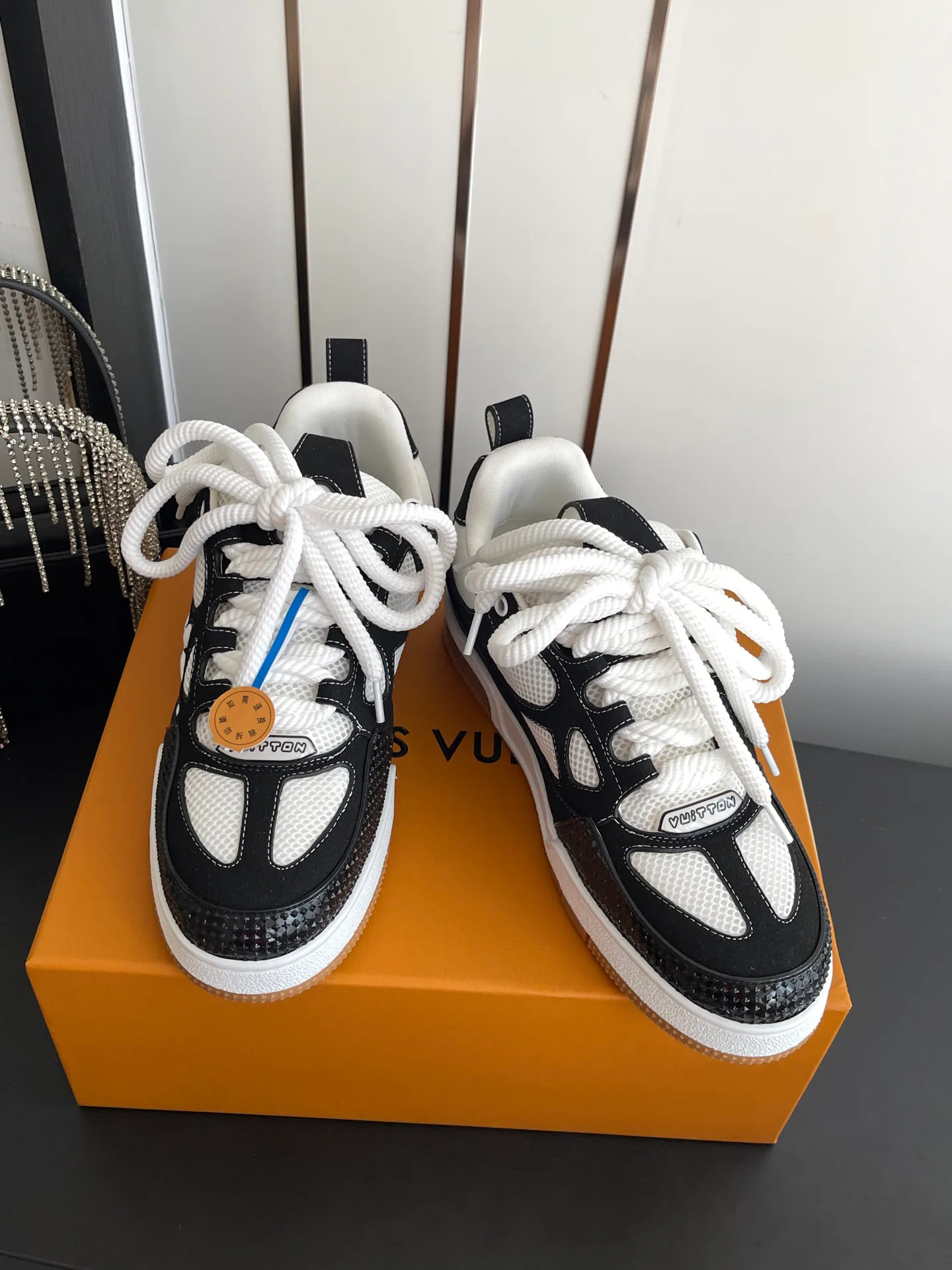Кроссовки Женские Louis Vuitton 17908532
