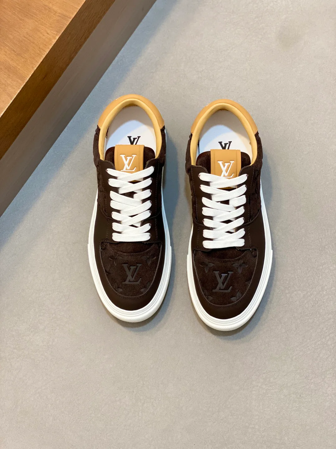 Кроссовки Мужские Louis Vuitton 19054358