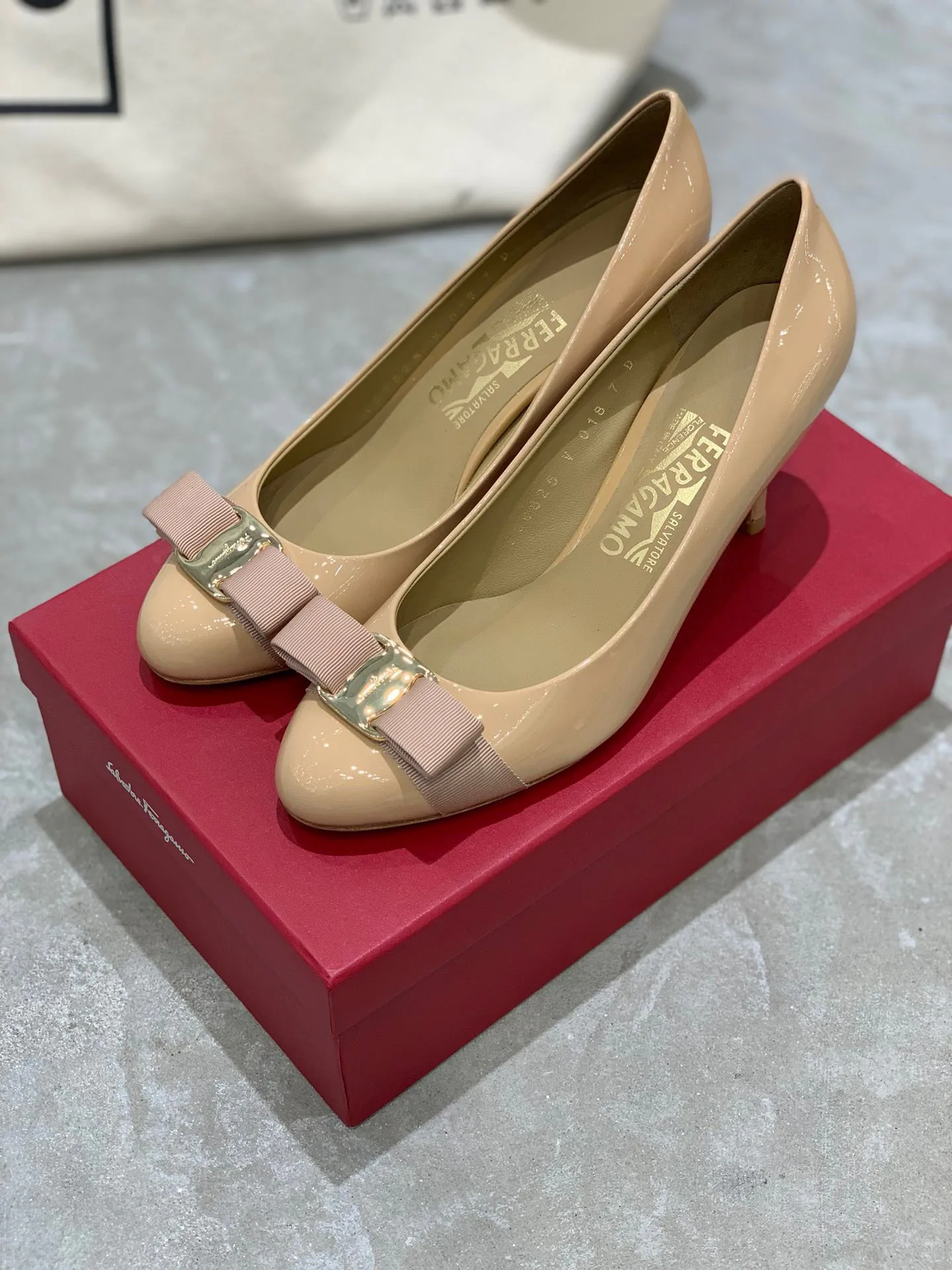 Туфли Женские Salvatore Ferragamo 18340718