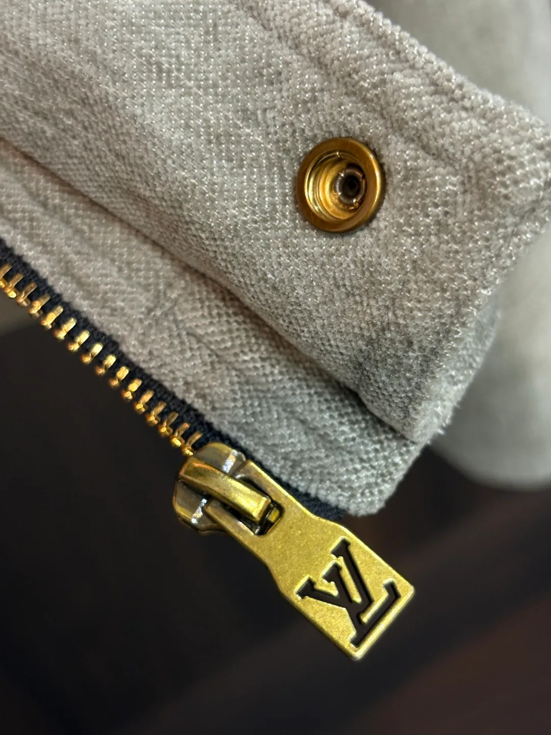 Куртки И Пуховики Женские Louis Vuitton 18157353