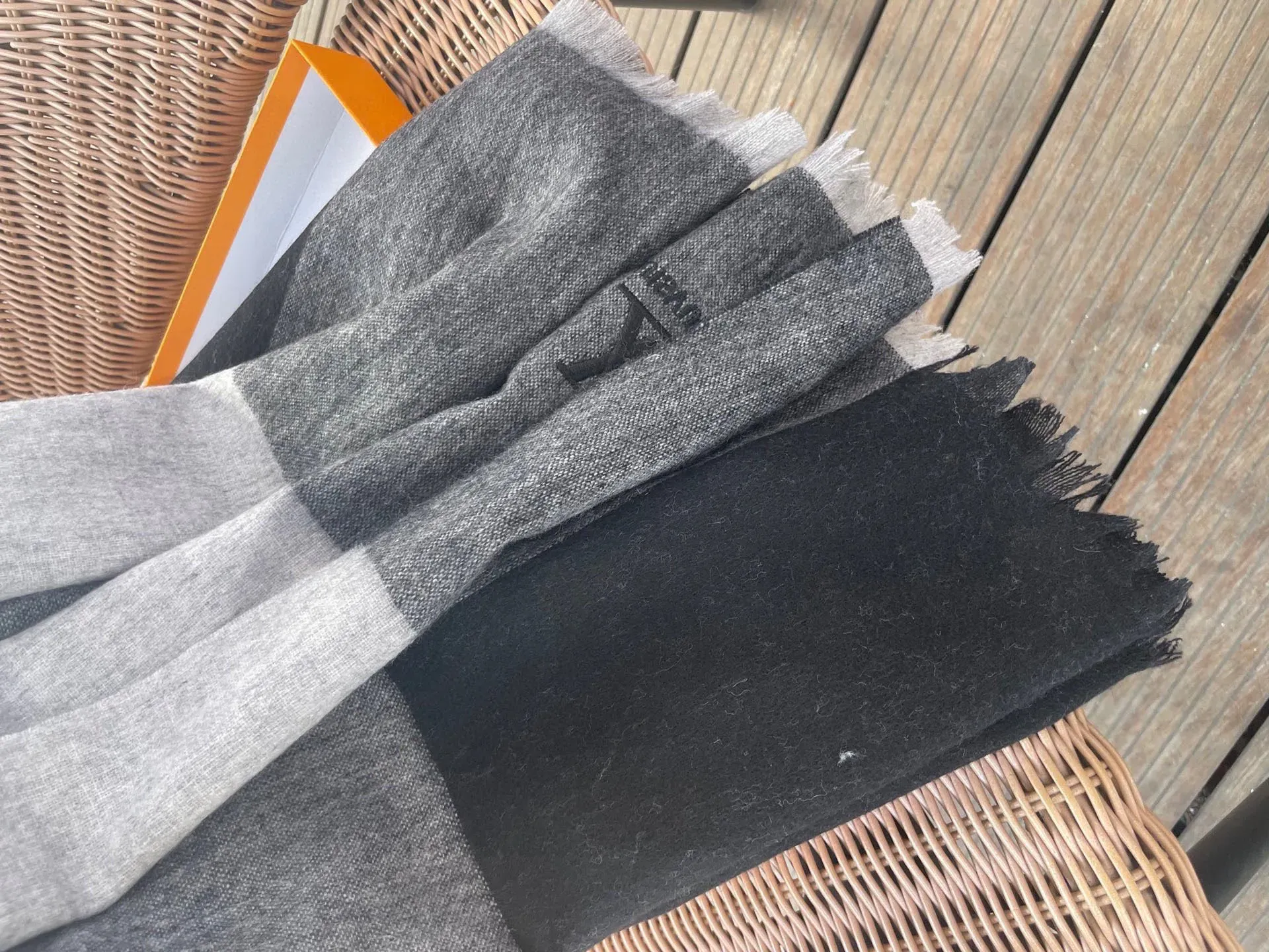 Шарфы Louis Vuitton 832144