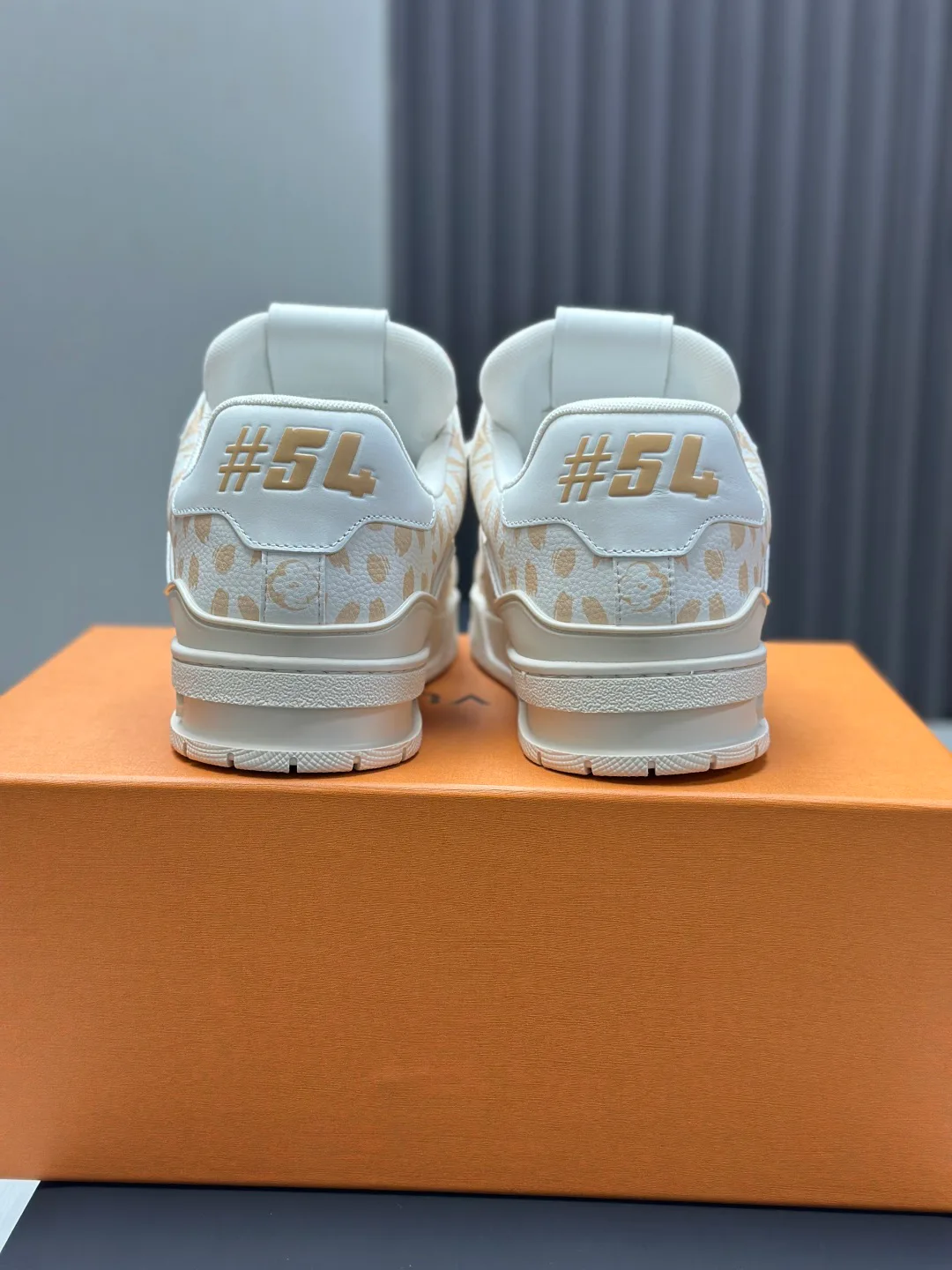 Кроссовки Женские Louis Vuitton 10646365