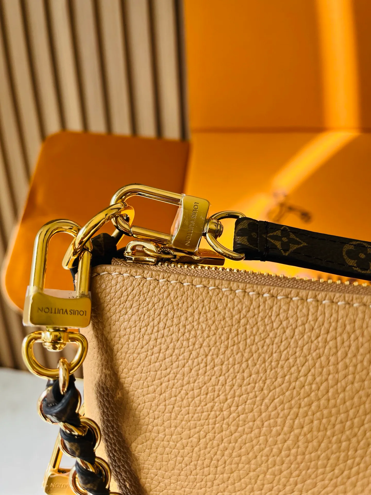 Сумки На Ремне Женские Louis Vuitton 12860034