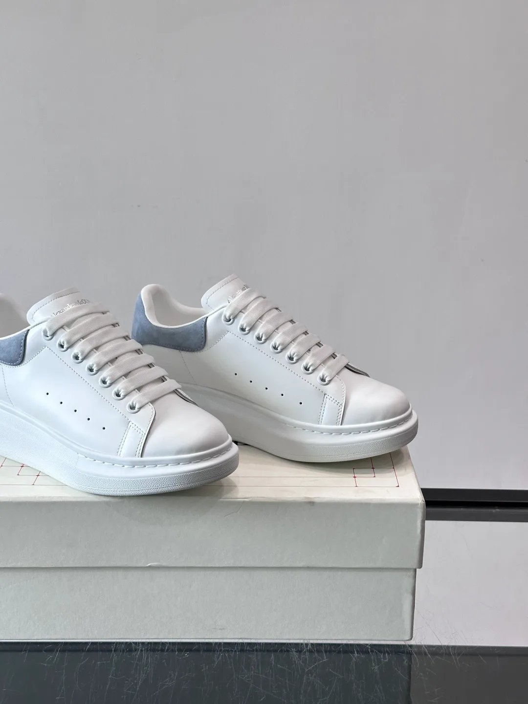 Кроссовки Женские Alexander Mcqueen 11170746