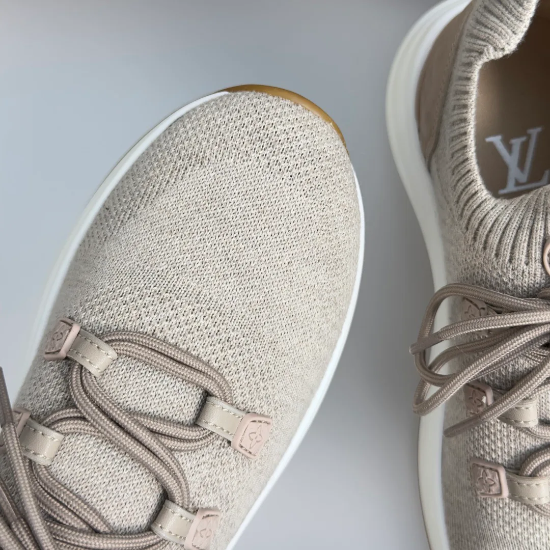 Кроссовки Женские Louis Vuitton 17950536