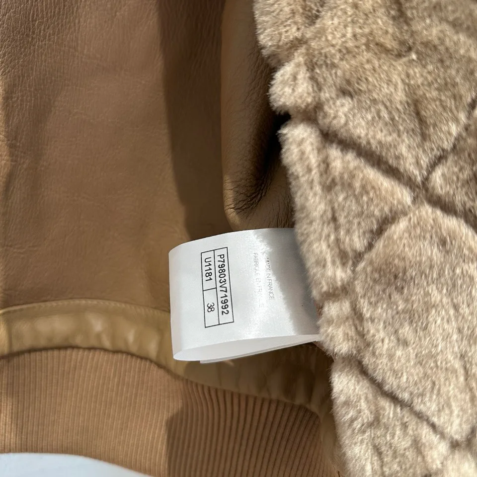 Куртки И Пуховики Женские Chanel 18734672