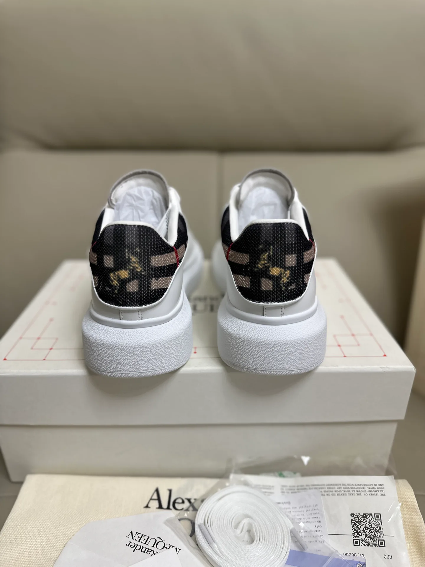Кроссовки Женские Alexander Mcqueen 18616714