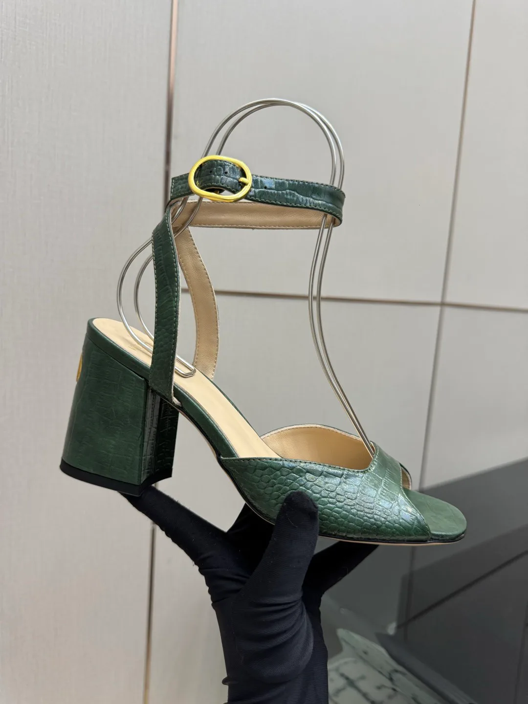 Босоножки Женские Valentino 18048995