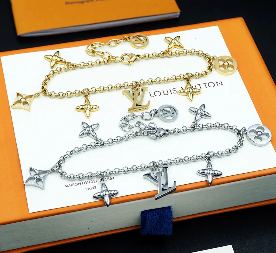 Бижутерия Louis Vuitton 11011200