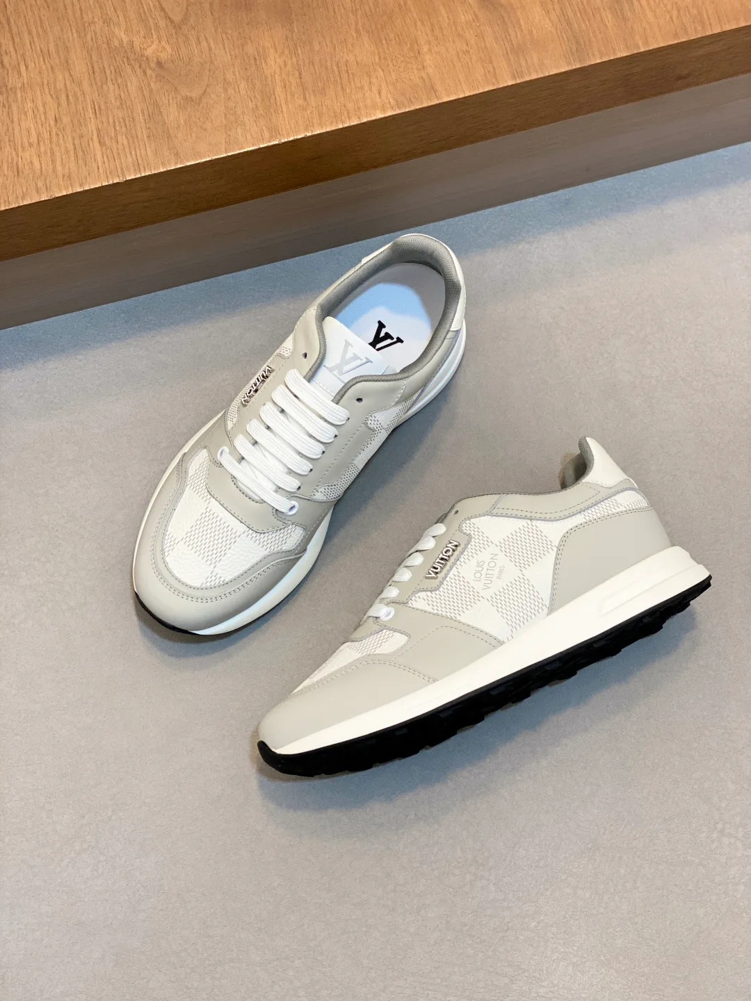 Кроссовки Мужские Louis Vuitton 18274584