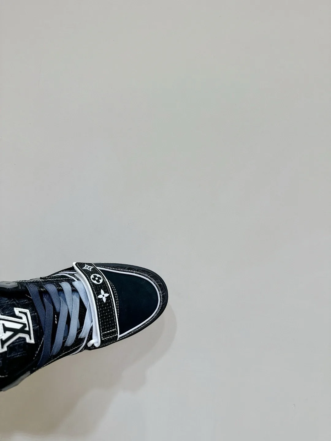 Кроссовки Женские Louis Vuitton 1894775