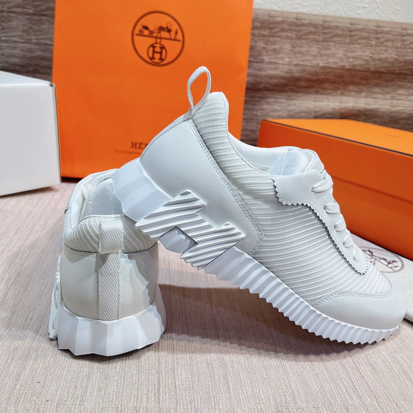 Кроссовки Женские Hermes 17749552