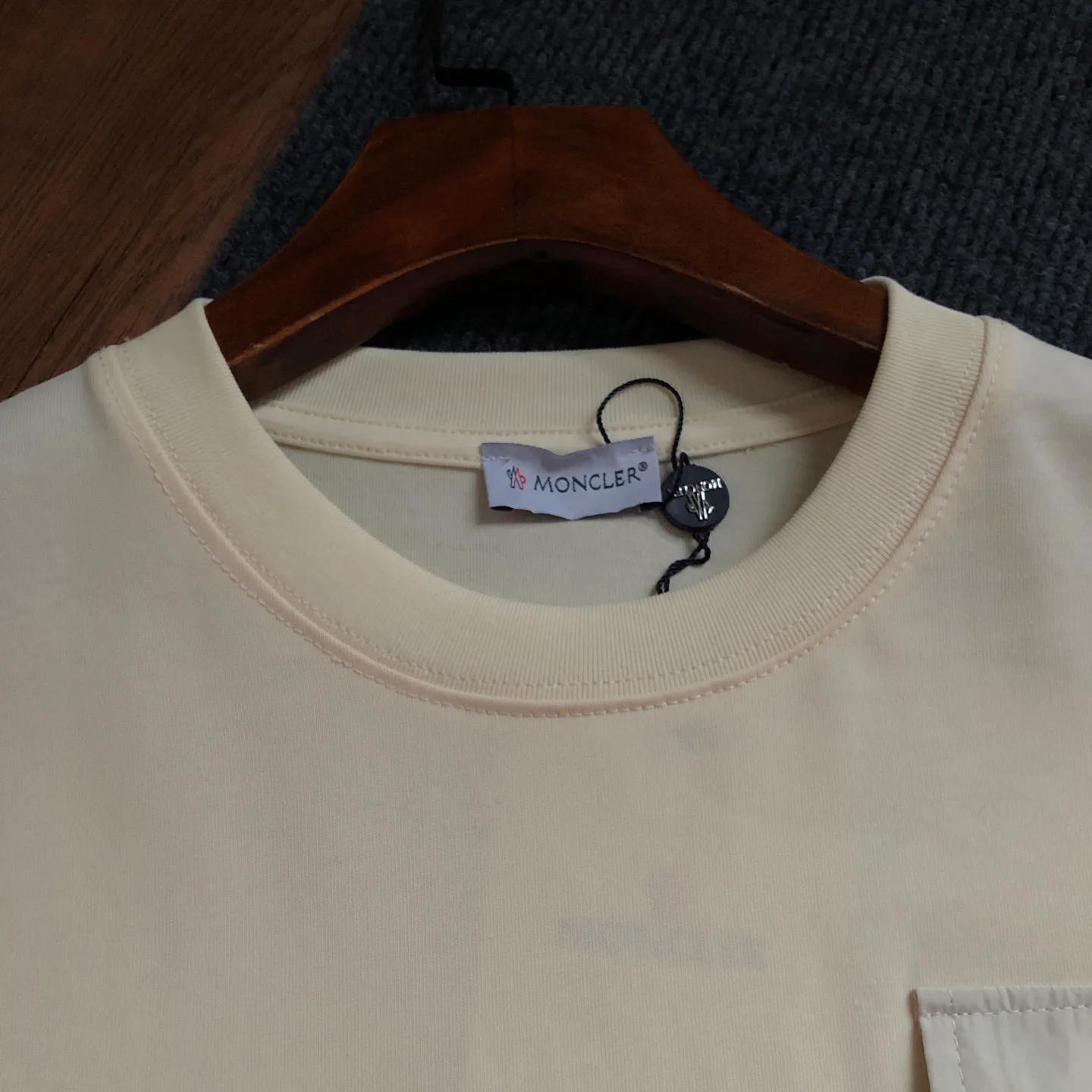 Футболки Женские Moncler 10937975