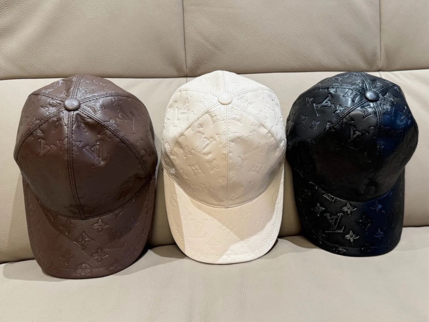 Головные Уборы Louis Vuitton 11529709