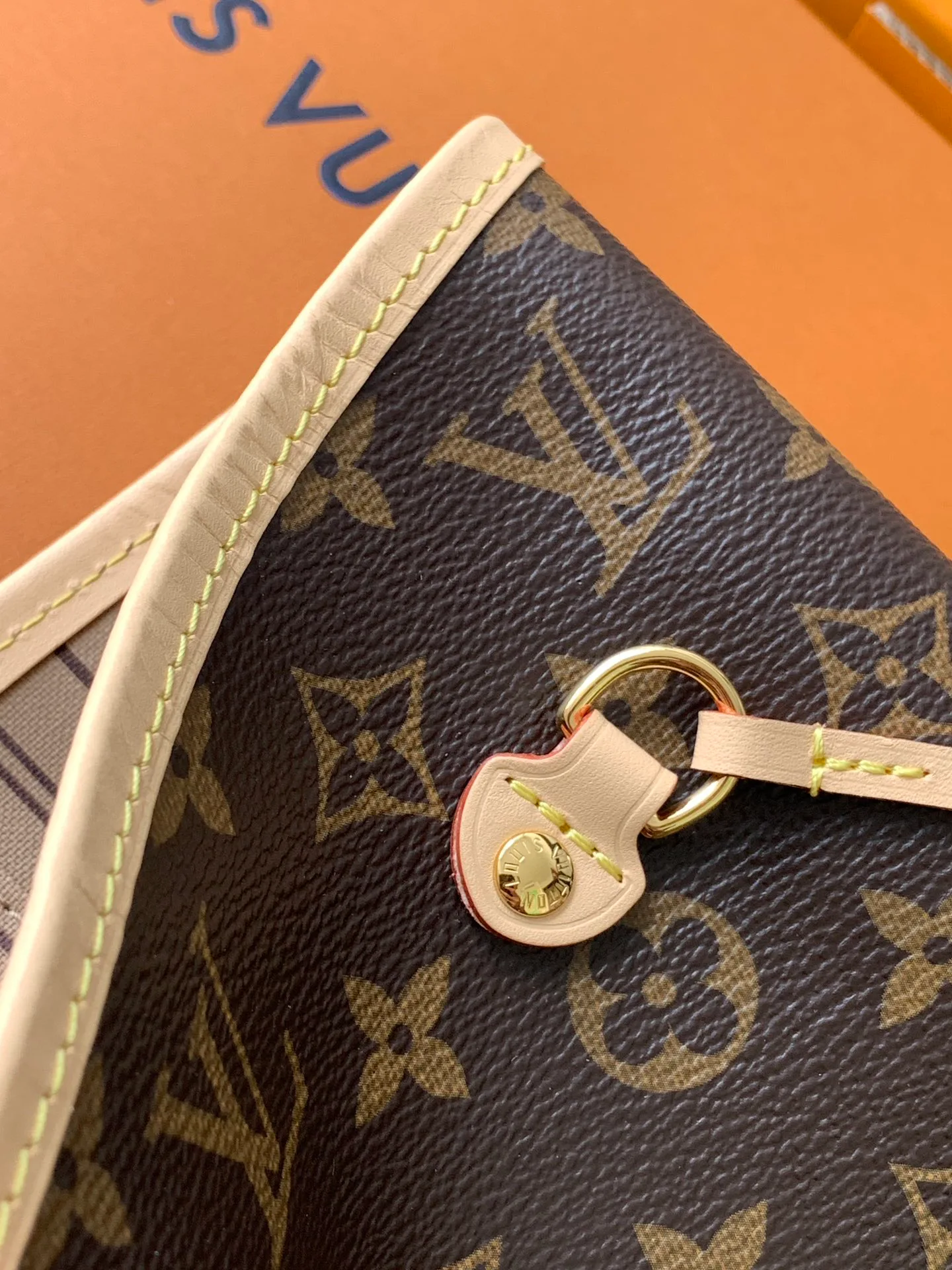 Классические Сумки Женские Louis Vuitton 18156580