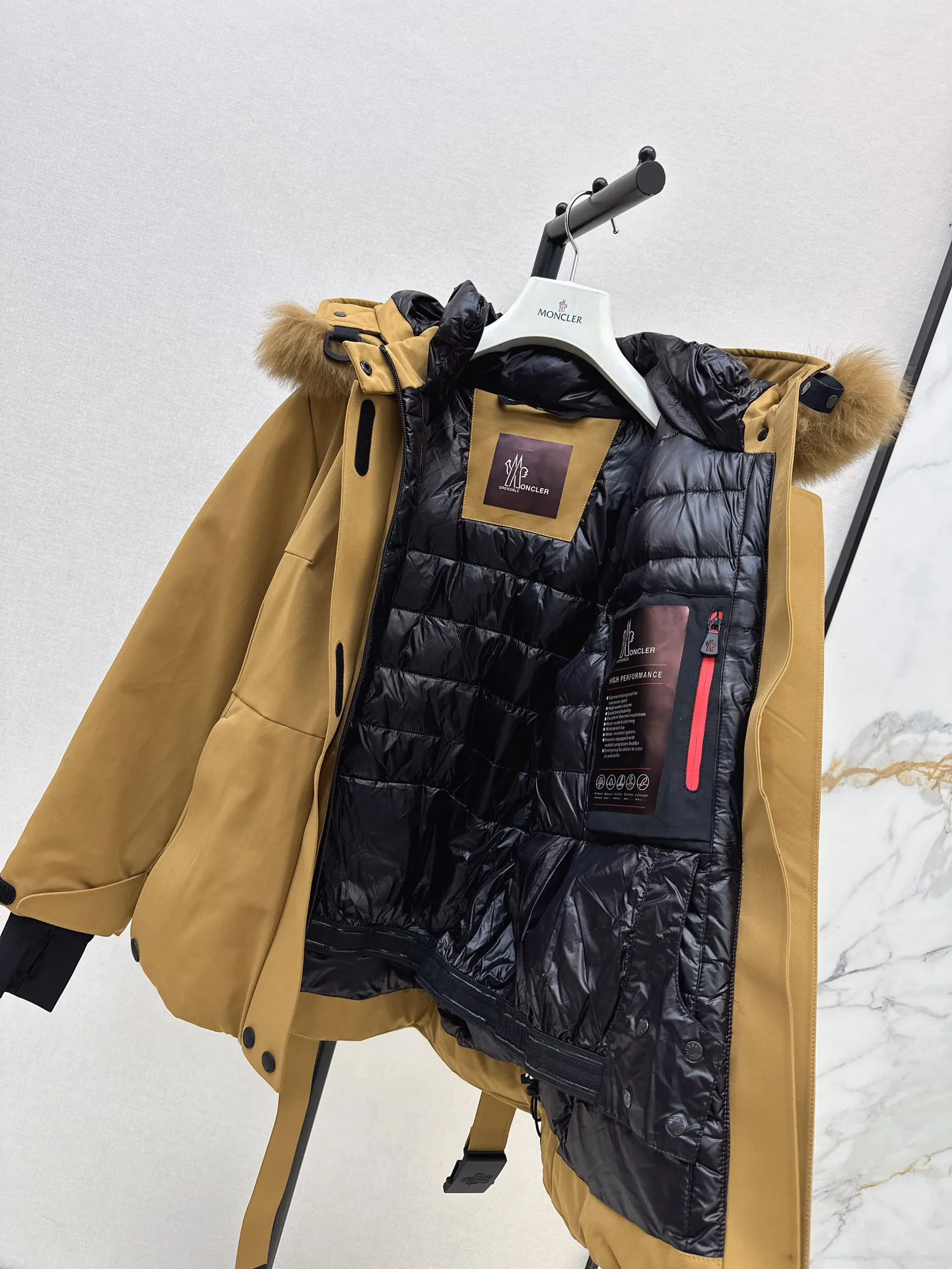 Куртки И Пуховики Женские Moncler 19100485