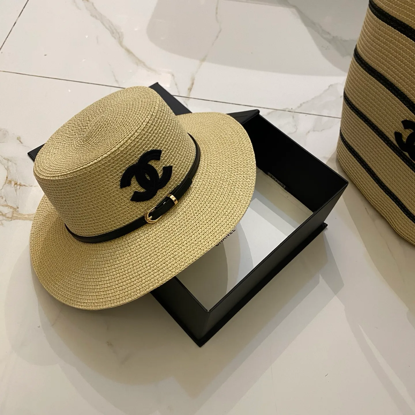 Головные Уборы Chanel 17498301