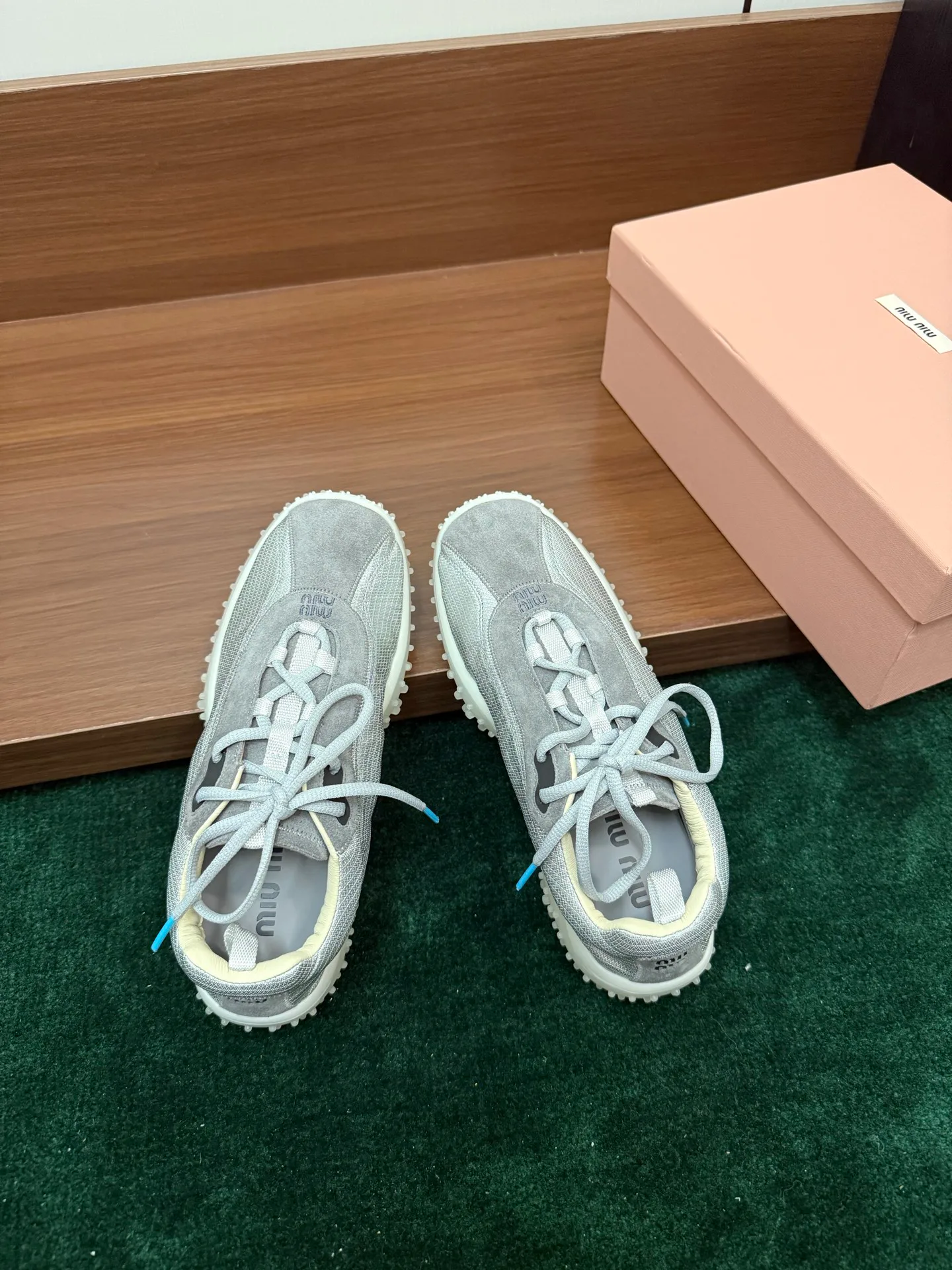 Кроссовки Женские Miu Miu 18042056