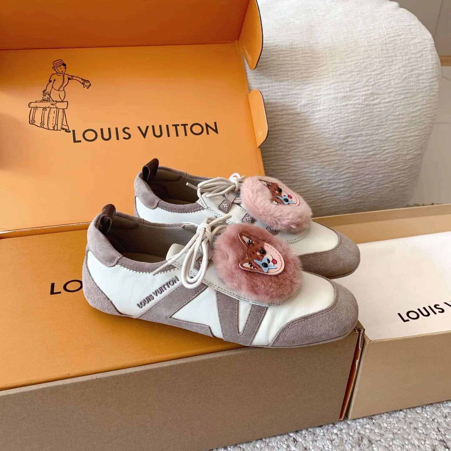 Кроссовки Женские Louis Vuitton 18375805