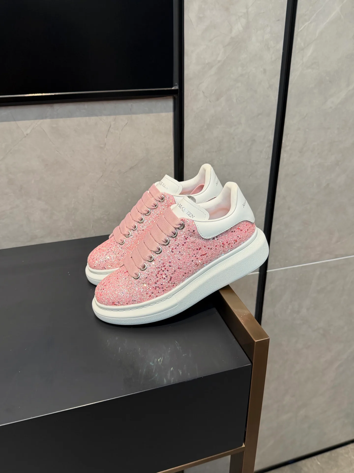 Кроссовки Женские Alexander Mcqueen 18891472