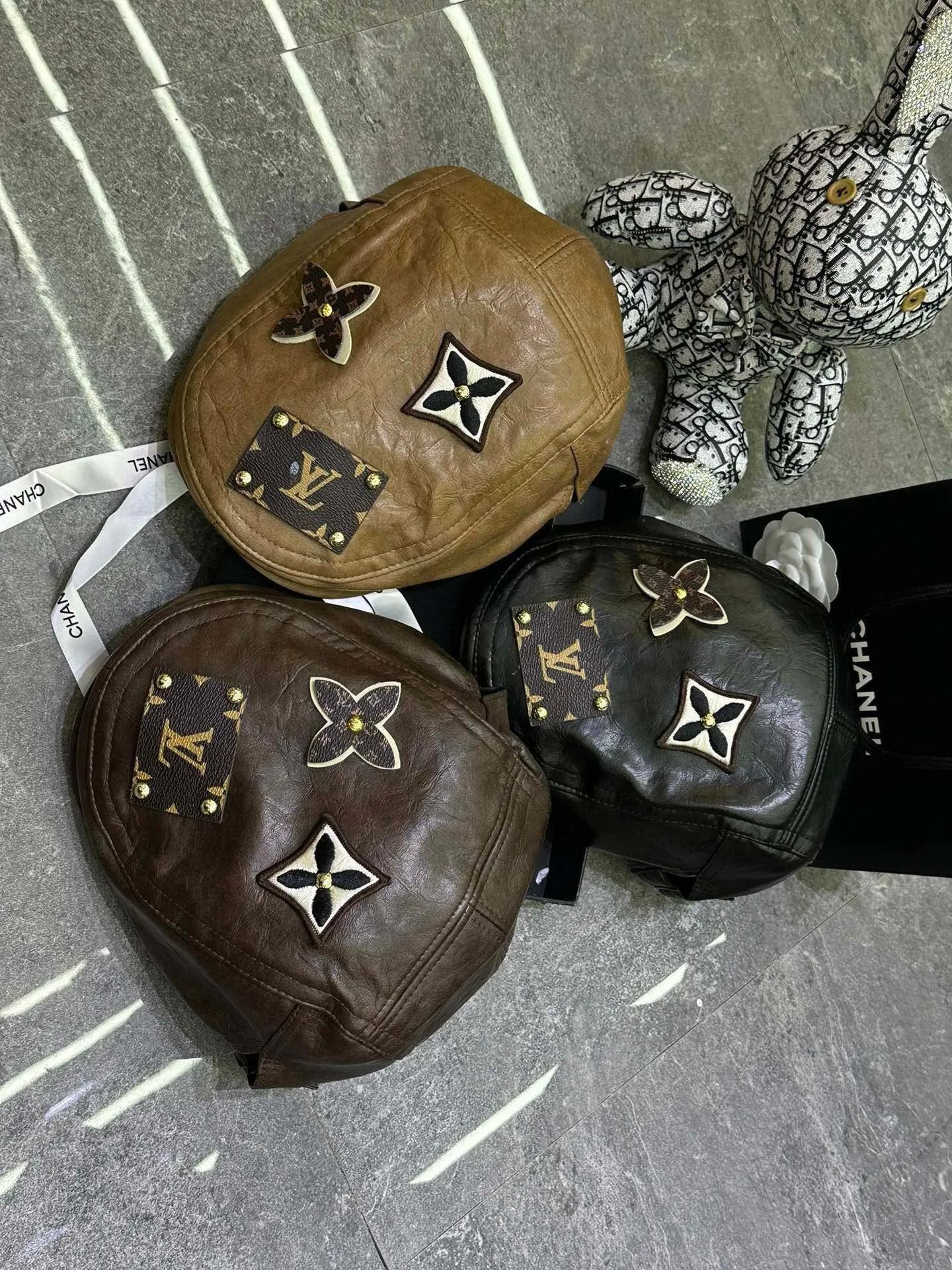 Головные Уборы Louis Vuitton 18105195